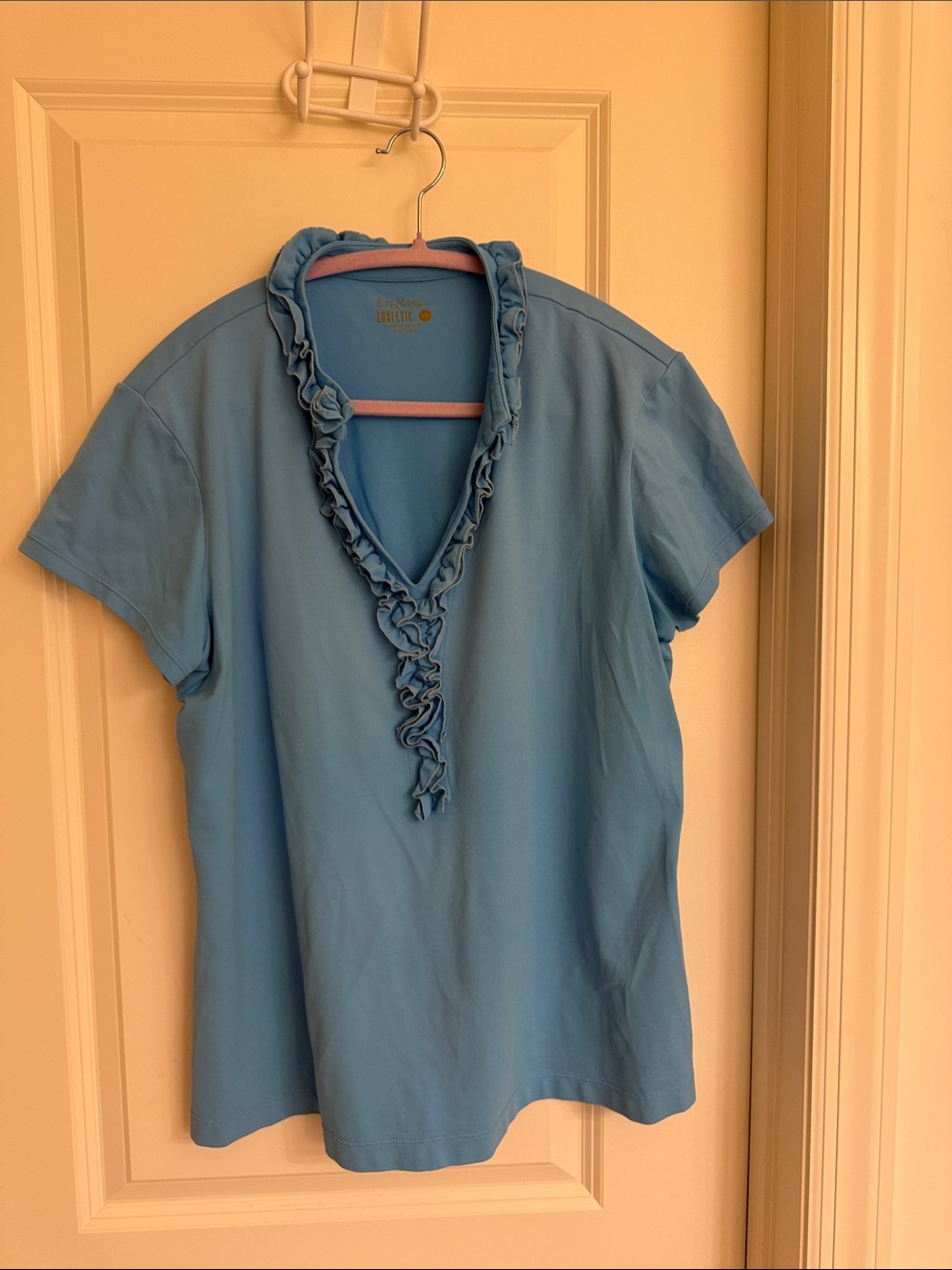 🦩Lilly Pulitzer Luxletic Sky Blue Short-Sleeve Ruffle V-Neck Top🦩